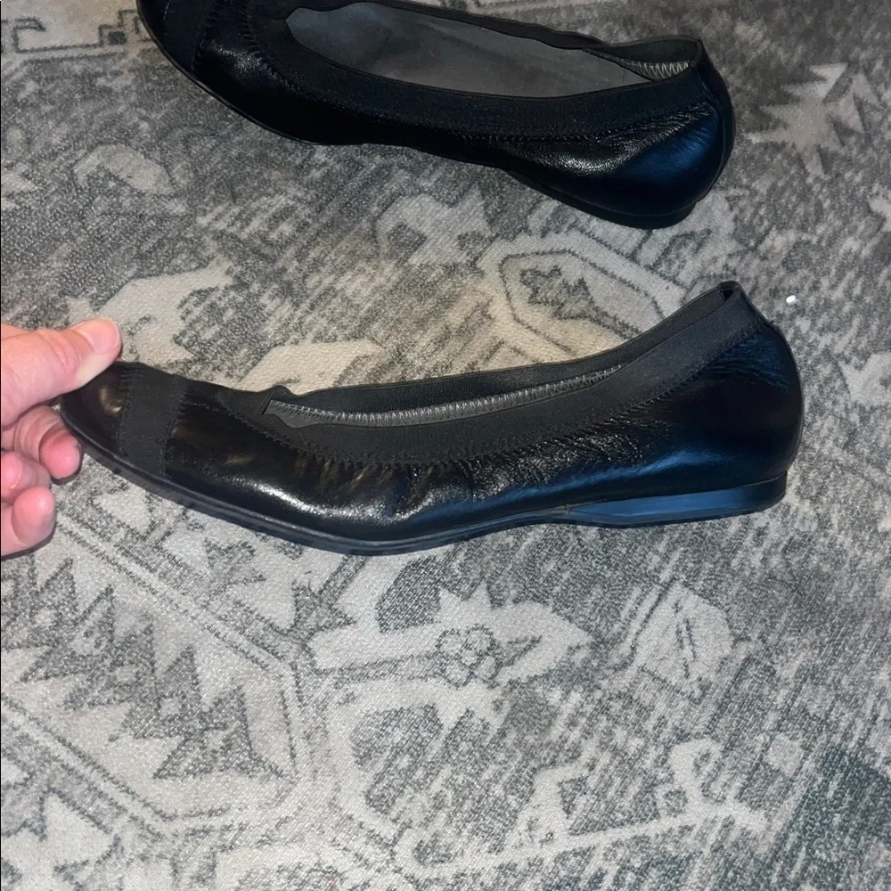 Stuart Weitzman women’s Black Leather Flats size 6.5